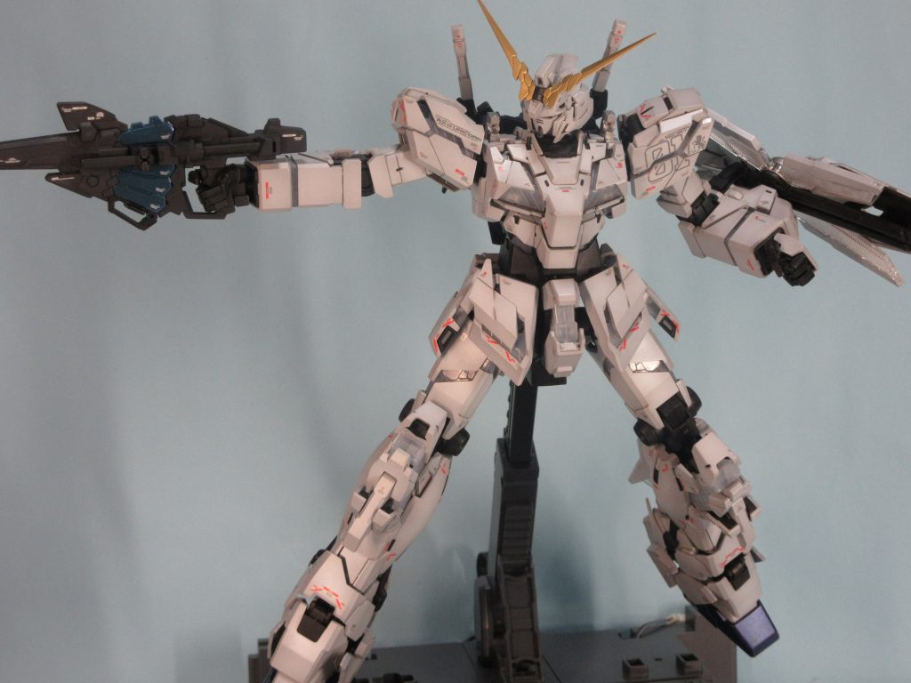 ランドセルと爪先は黒サフからのブルーFS15050→ブルー→コバルトブルーの上にクリスタルカラーのサファイアブルー、エッジにアメジストパープルをのせました。ここら辺のグラデは意味が無かったかなと思います、カートリッジは成形色の上にサファイアブルー。コートは両方とも光沢です