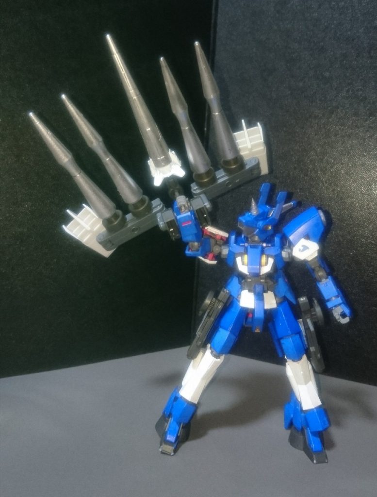 オプションセット1のランサーを4本、オプションセット9のマルチプルバックパック(グレイズ用のやつ)にジャスティスウェポンのショットランサーなどを組み合わせて作ってみました。