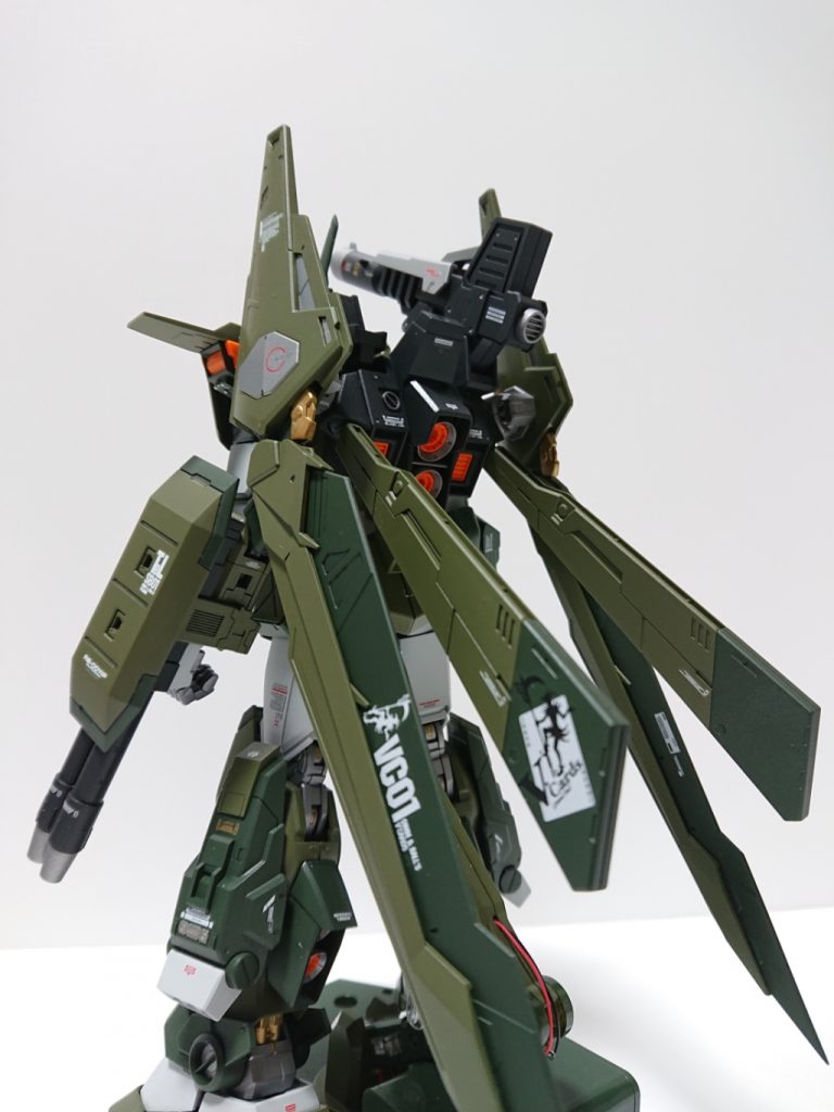 百式壊からバインダーを移植。肩のクリアランス確保の為に基部を後方に移植。