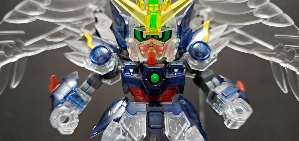 胸の緑の玉が見当たらなかったのでランナーから切り出してます。これはこれで良い感じに。