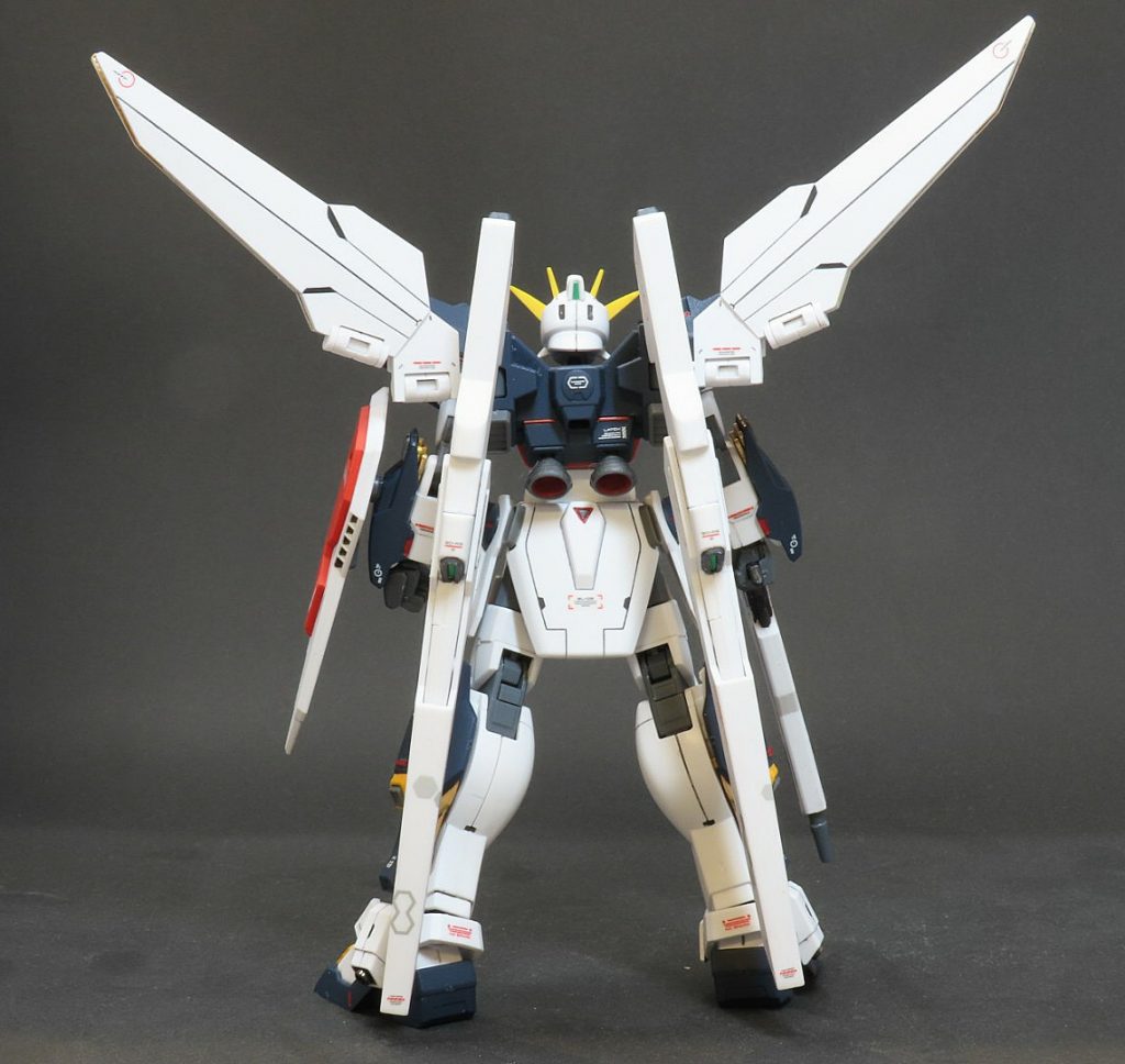 バックパックのダクトは切り落として市販パーツに変更しています。