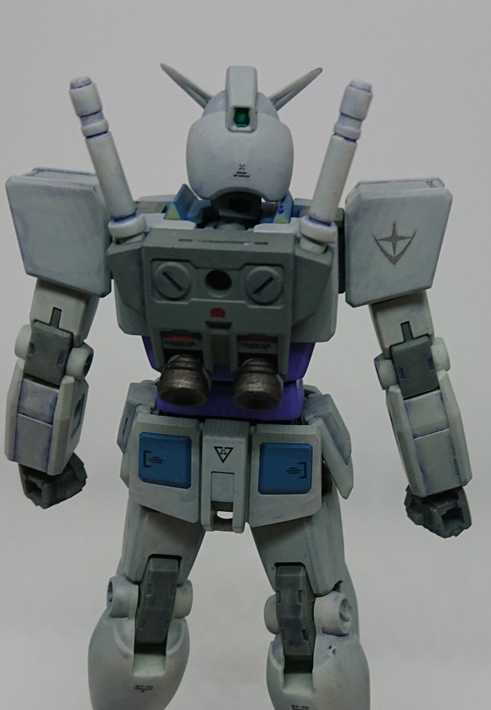 襟の塗装も出来てないところがあり、下地の黄色が残ってしまった。