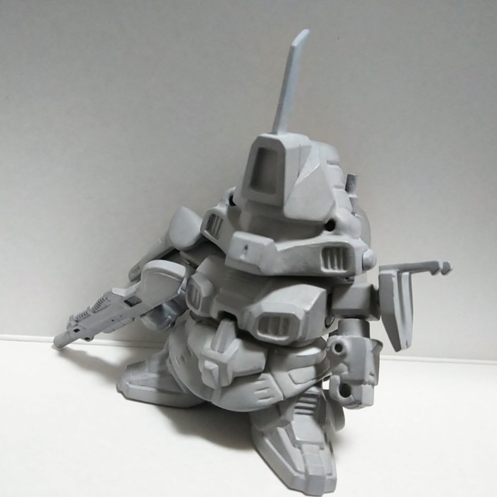 ほぼ形ができてきた頃。ビームライフルはMSアンサンブルの百式から。この後顔のダクトの形を変更してます。下地はアクリジョンベースカラー、本塗装は水性塗料筆塗りです。