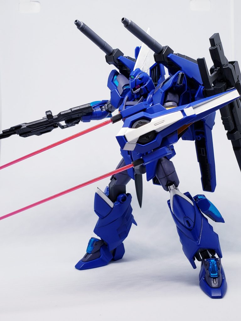 MA-V10B  ヴァルロス複合防盾システムはビームサーベルサイズのビームクローを発生させ、ガンダムを狩る。ビームを拡散させる試作もされており、ゲシュマイニッヒ・パンツァーの様にビームに対する耐性が高くなっている。