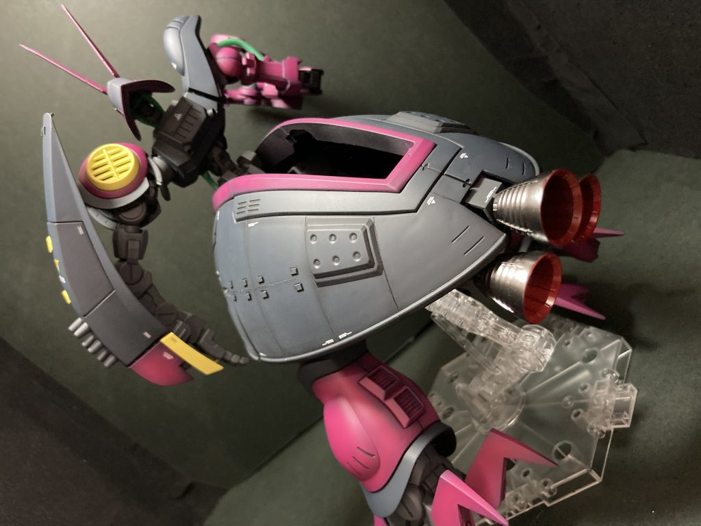 背面はスターブライトアイアンで塗り上げたバーニアが映えますね!