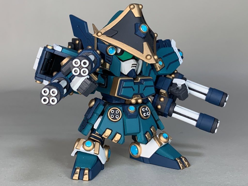 差片斗だった頃の鎧を全面改修、多対一の戦闘に備え全身に火器を搭載している。