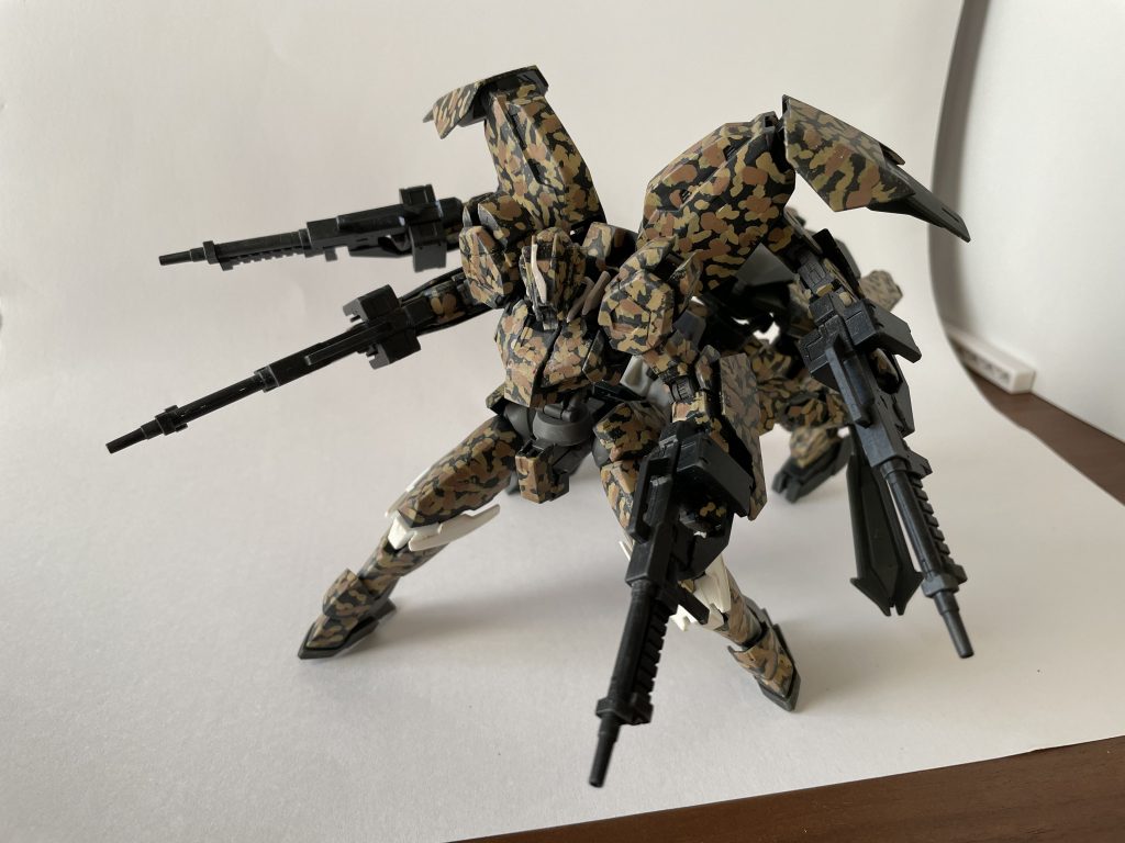 撮影ブースが狭くて余計なものも写ってますが、お気に入りのポージングです