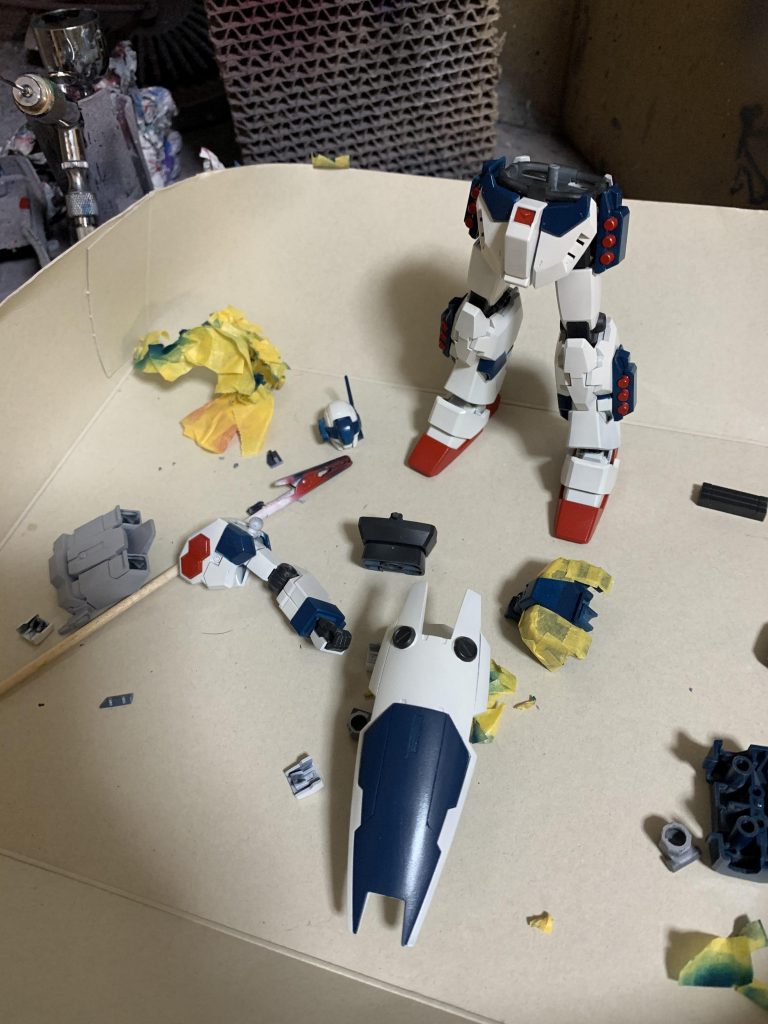 マスキングを剥がして組み立ててる様子です！