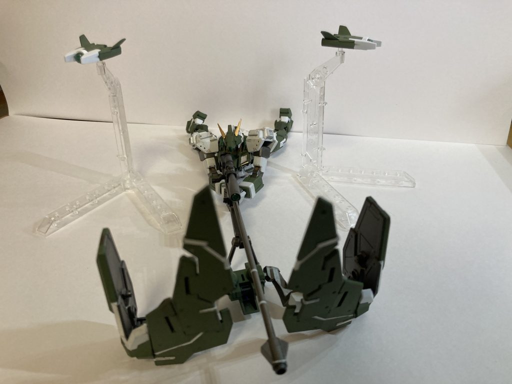 左右のシールド裏にあるセンサービットを使う事により敵を一方的に発見、狙撃が可能です!