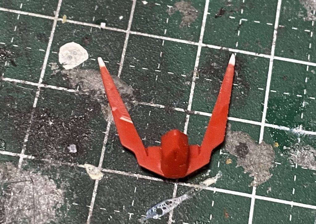 角はプラ棒で延長して削り出し。