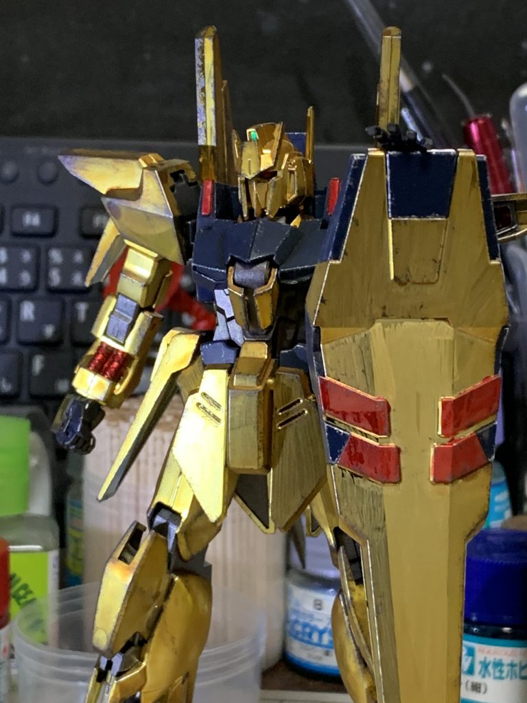 一部のメッキパーツにもリアルタッチマーカー(ブラウン)と筆を使いました。タミヤのウェザリングマスター《Dセット》のオイルも使っております。