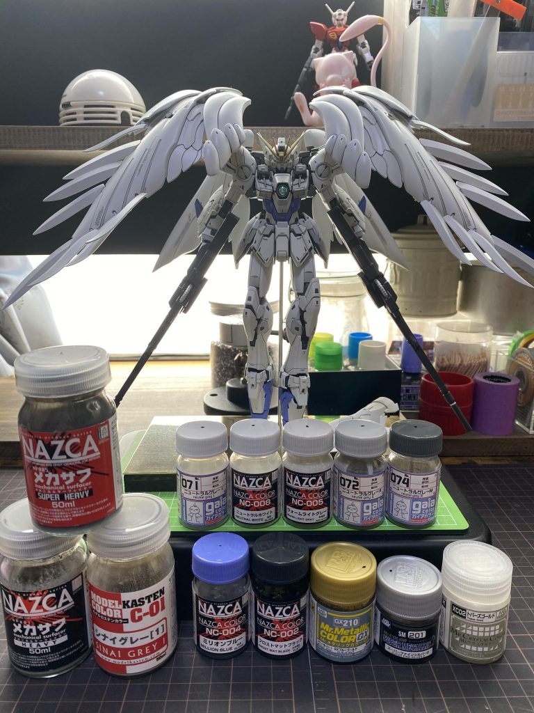 塗料です。フレームで使用したメカサフはスーパーヘビィとヘビィを１：１で調色したものを使用しました。本体はニュートラルグレーⅠ、翼はニュートラルホワイトで塗装して翼の方が白くなるように塗装しています。ご覧いただきありがとうございました( •̀ᴗ•́ )/