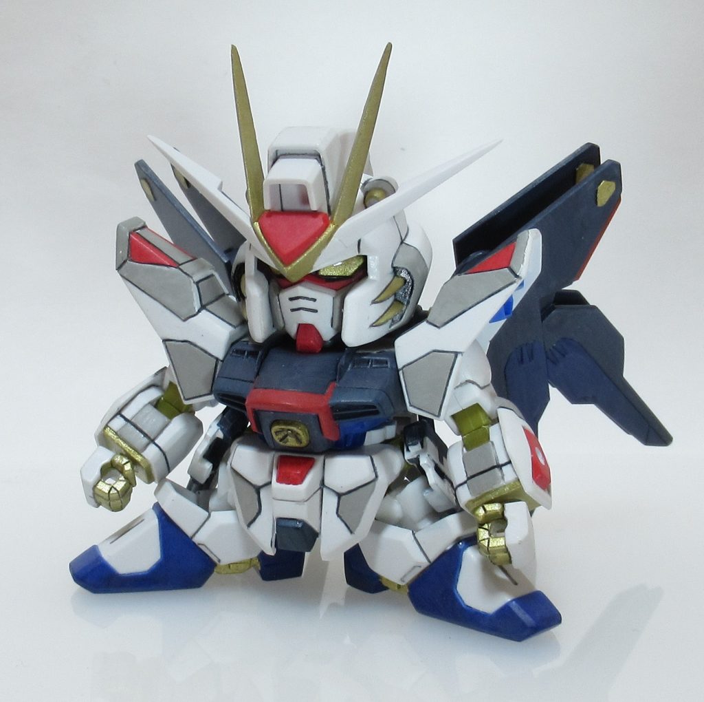 主な改修点は顔。キットのままだと顔が前に出過ぎているように思えたのでパーツ裏を削って奥へ。目は透明レジンでレンズぽく。