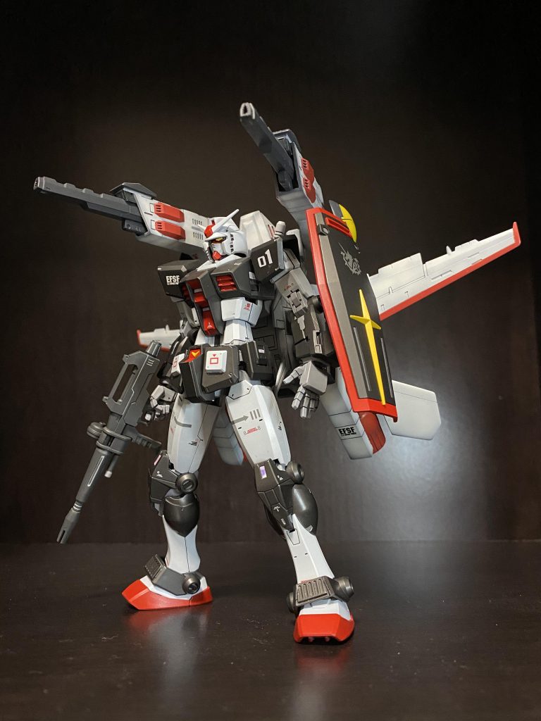 ガンダムは、足の裏の肉抜き穴を埋めたのと、アンクルアーマーにスリットモールドを貼り付けてプロトタイプっぽくしたのみで、ビヨンドグローバルそのままです。