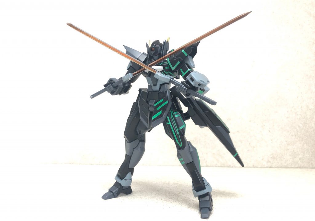 試製壱参捌式高熱源近接長刀 紅椿祈(ツバキ)鎖灼に格納してあるヒートブレード。シグルブレイドの様な希少金属類からなる近接武装で、鎖灼(トップヘビー)とは反対に、日本刀のように手元に重心があるため非常に切り返しが速く手数で勝負できる。このパージ機能は、先に述べたステージ変更や、高機動型の敵機、鎖灼の破壊での戦闘能力低下をカバーするための仕組みである。とある彗星から採取された、高温に熱し(プラズマ化し)ても切れ味や強度に支障がない「カミーリァ合金」を整形し、熱を持って装甲を溶断する。