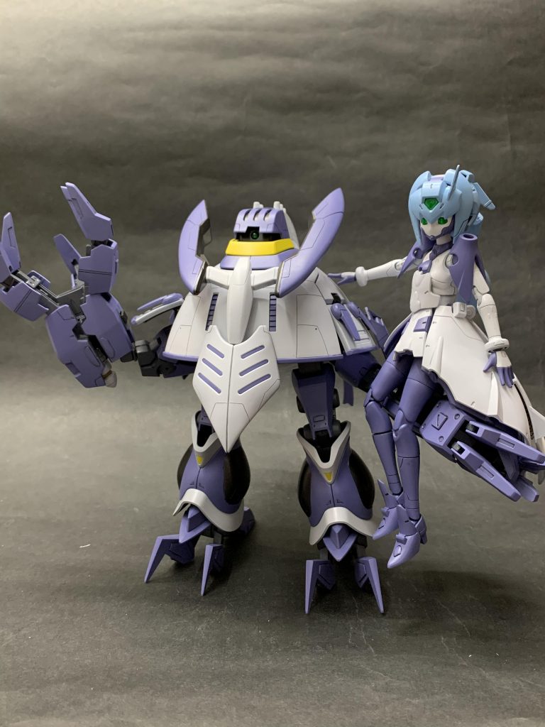 サラが遠隔操作してる設定。