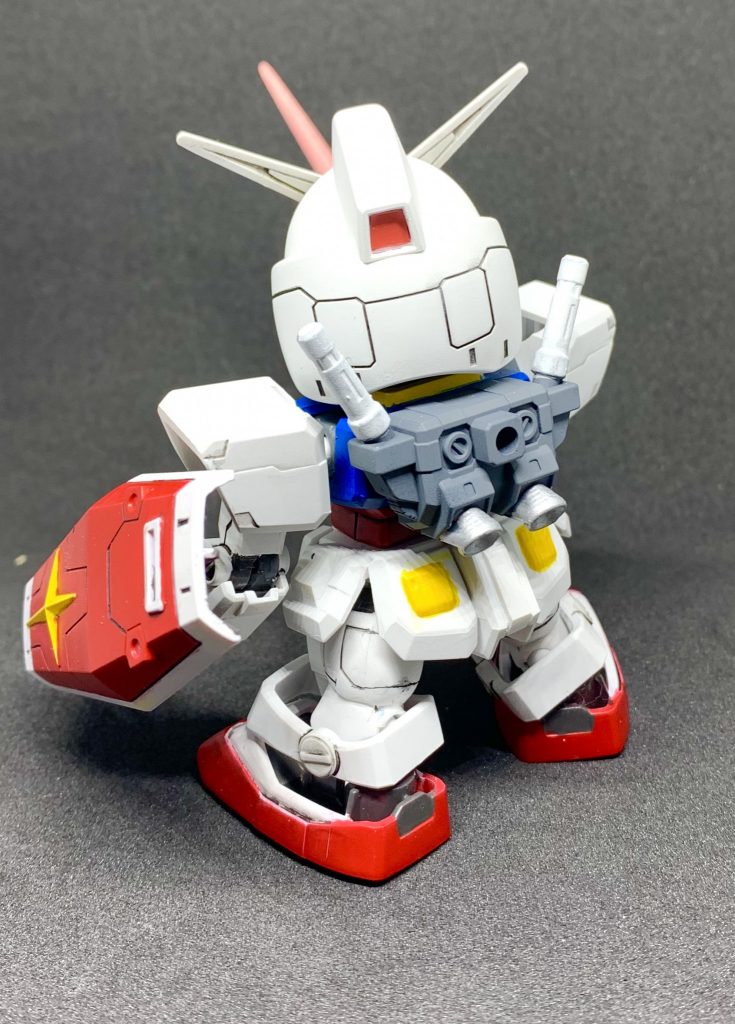 ふくらはぎの肉抜き部分もランナーで埋め形を整えてました