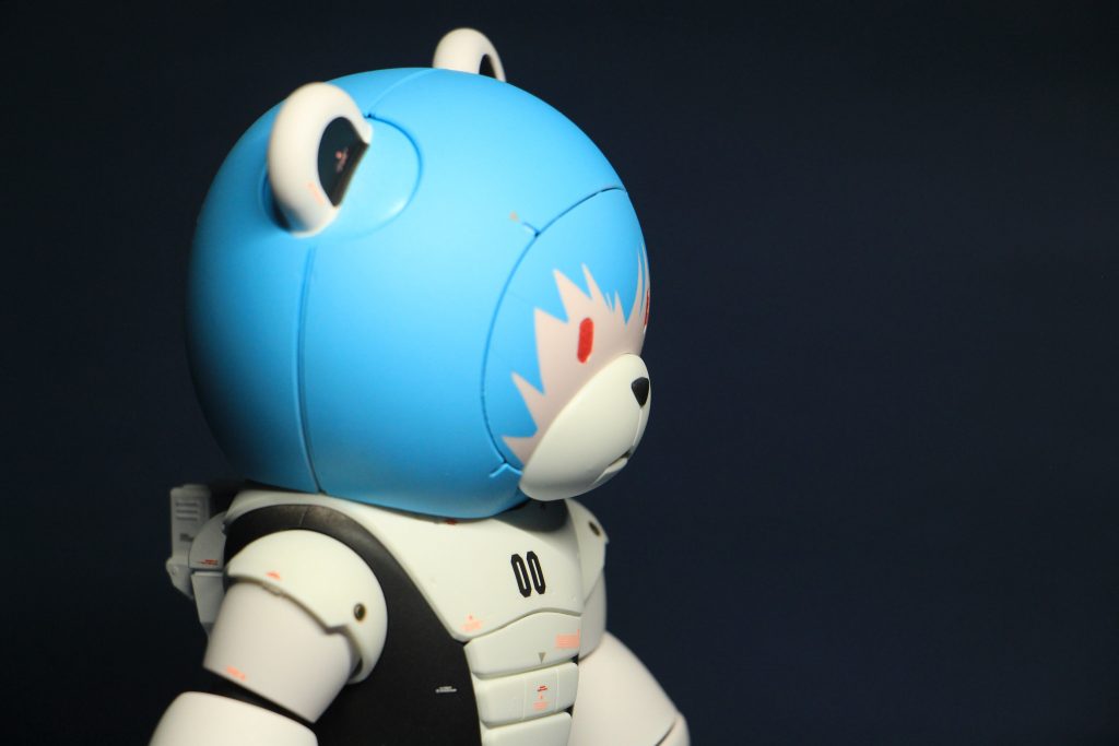 横顔。全体的に艶消しを吹いたので結構マットな仕上がり。一歩間違えるとASIMOを来たドラえもんになるところでした（笑）