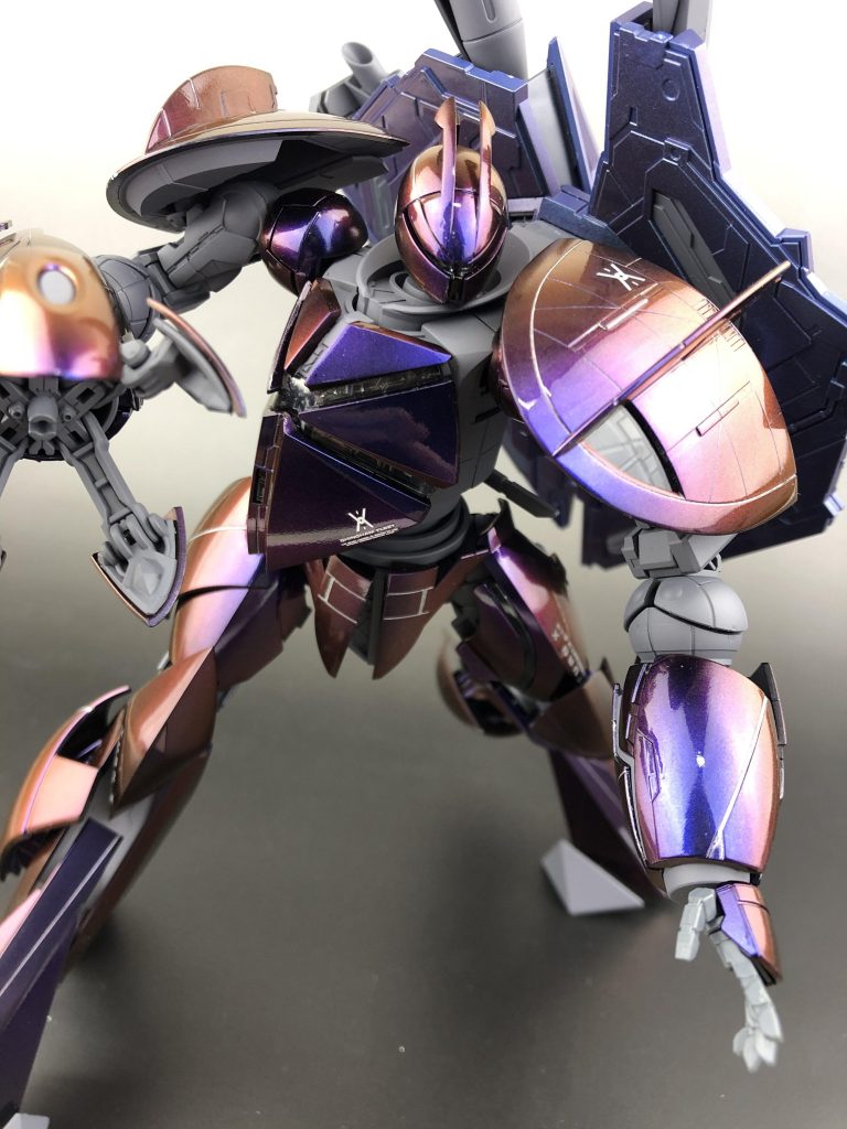 メインカラーはExブラックを下地にアズライトルビーを吹き付けました。その後、ONIウレタンを吹き付けてヌルテカにしたよ。写真撮りにくいのよ。