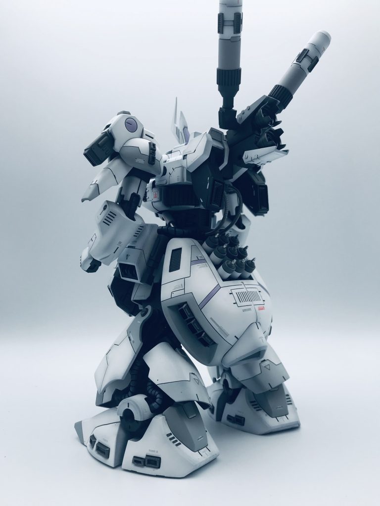 ガンプラ製作していますが、ガンダムの物語に関してはまったく疎い私です。ハマーンとジオのパイロットのシロッコは敵対勢力同士なのですね。途中で気づきましたが、好きに製作しました。今回の改造も行き当たりばったりで完成まで時間がかかりました。今年中に完成させたかったので妥協した部分も多々ありますが、満足してます。最後まで閲覧ありがとうございました😊  
