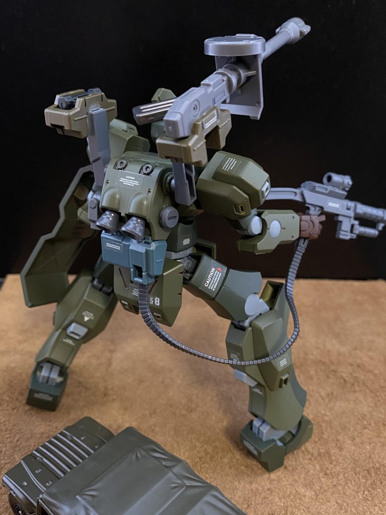 迫撃砲はマガジンタイプになっており、さまざまな弾薬を使用可能。しかし、マガジンの交換にはしかるべき設備が必要な為、戦闘中などの交換は不可能である。