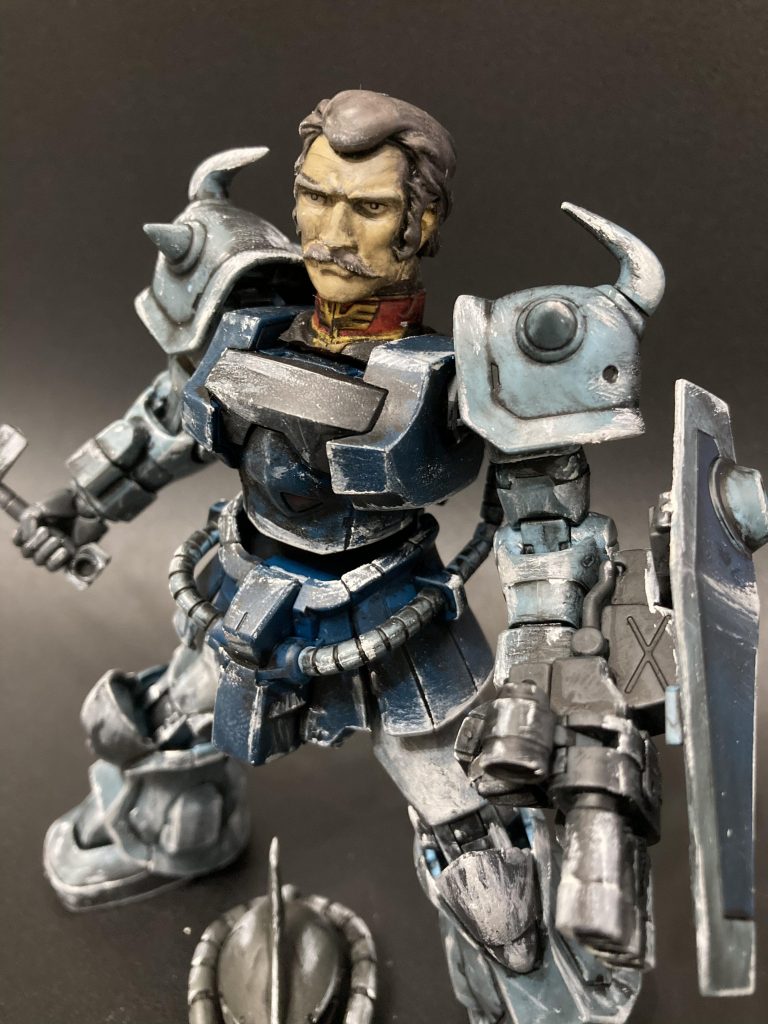 ヘッドキャップが浮かない様に強めのウェザリングと劇場版イラスト風にホワイトのハイライトを強調しました。