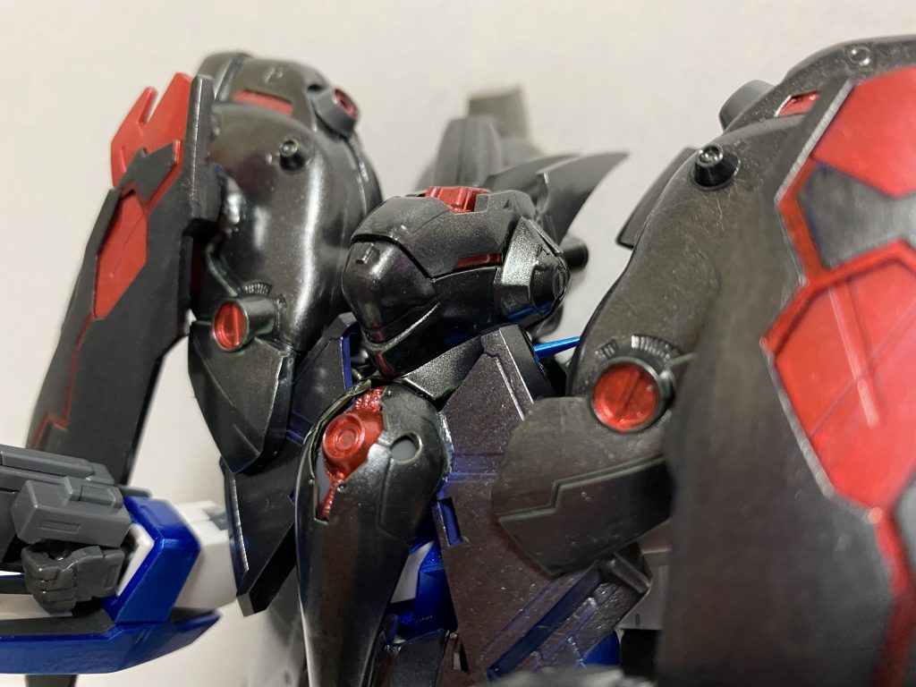 ノイエジール引継ぎのアイフィールドと装甲で相手に突貫するのが役割になります。