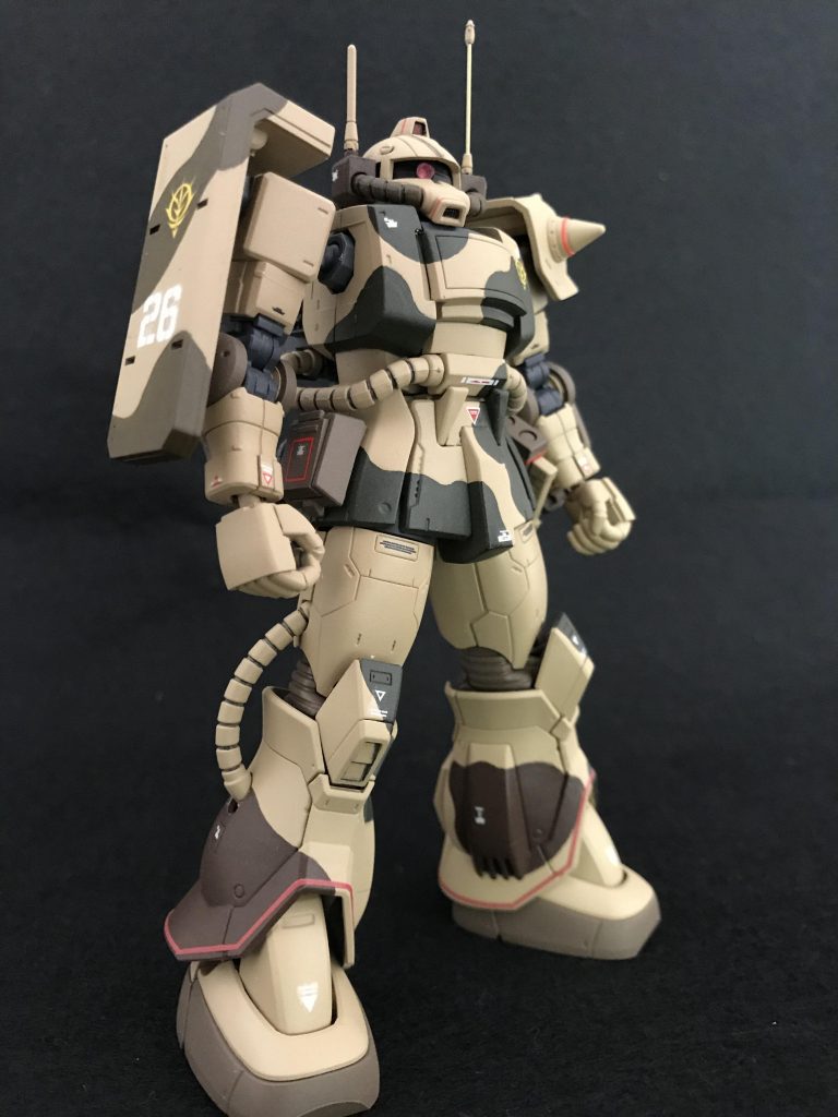 武装が豊富なのは最高ですよね!戦場の絆ではデザートタイプのクラッカーにお世話になりました。このカラカル隊仕様については、雑誌に付いてきたカラカル隊のデカールを使いたくて製作しました(笑)あとは大好きな漫画『MSV-Rジョニー・ライデンの帰還』のメインヒロイン、リミア・グリンウッドの父というのもありましたしね。迷彩はどうしようか迷いましたが、筆塗りでもコツコツやればできるもんですね。最後までご覧頂きありがとうございました!!