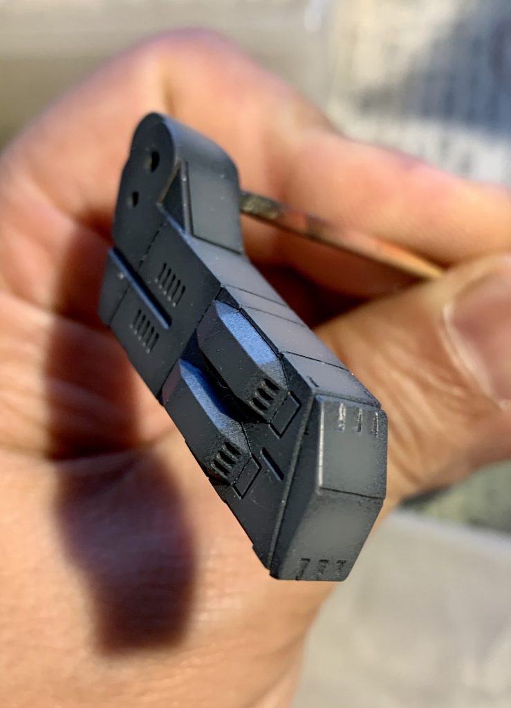 塗装は黒サフ後、グレーで立ち上げてから白立ち上げしました。