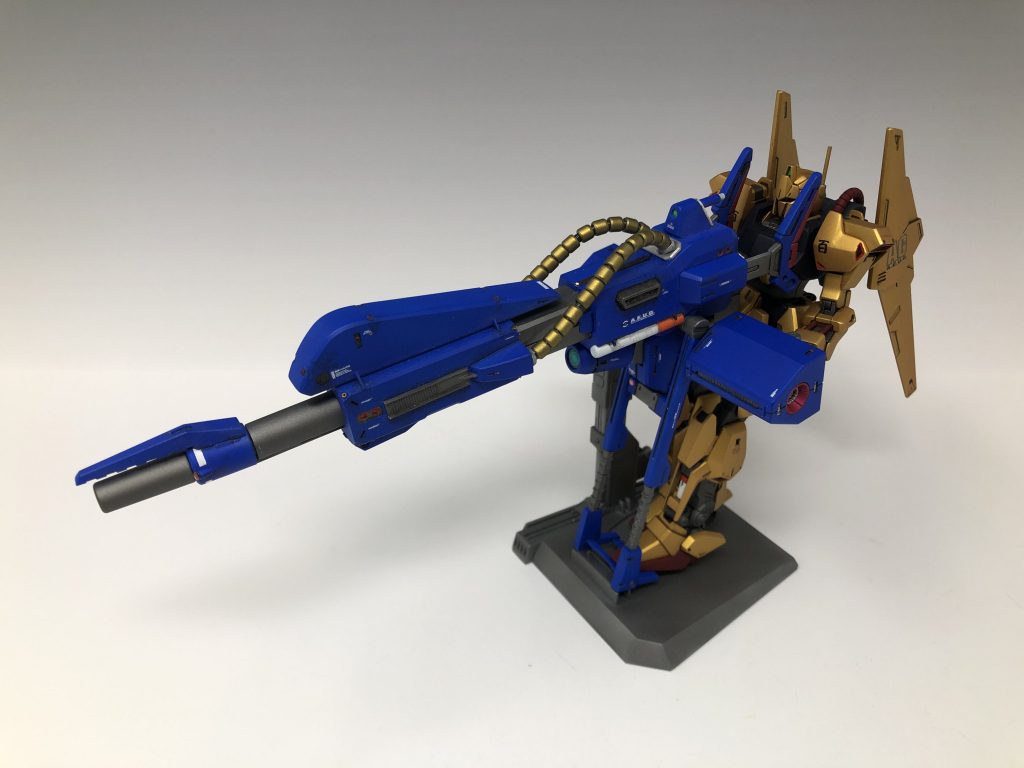 まだだっ!! まだ終わらんよっ!!百式さんの定番の装備と言えばメガバズーカランチャーですね。これもMG版のディテールを可能な限り再現し、塗装し易いように可能な限り後ハメ加工を施してあります。