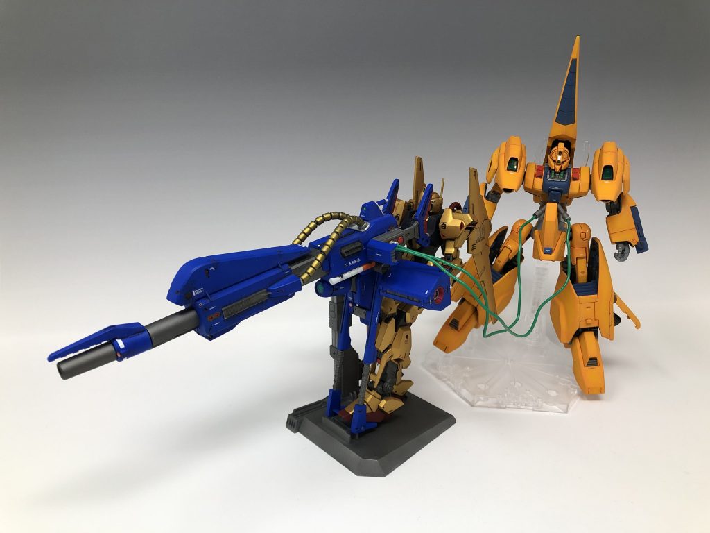 まだだっ!! まだ終わらんよっ!!劇場版ではレコアさんが搭乗したメタスさんが追加ジェネレータとして随伴しました。メタスさんは百式さんとの連携を再現するために劇中の印象を変えないように作りましたが、実際には見えない部分にしこたましこたま(大事な事なので2回言いました)ディテールを追加していたり、本来の設定に忠実になるように鬼のように追加武装を作ってあげて、通常の貧弱なメタスさんからは想像もできない程強そうに見えるようになってます。まだ見ていない人はこの機会に是非っ!!