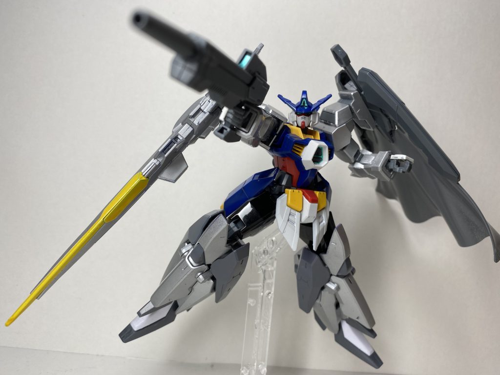 ドッズライフル、こちらはG-バウンサーのものをそのまま使用。トライエイジマグナムのドッズライフルでも良かったのですがあれだとデカすぎて腰に付ける時右肩の剣と干渉しちゃうのでやめました。