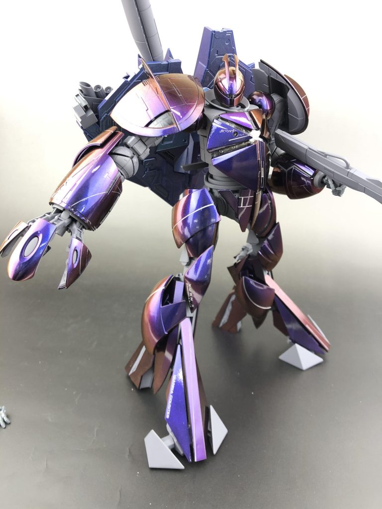 武器各種はもちろん携行可能。ちなみに墨入れはタミヤのクロームシルバー(エナメル)を使用。