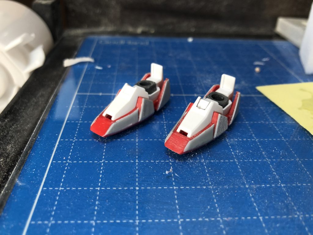 スリッパが小さい印象を受けたので0.5mmプラ板を貼り付けてボリュームアップしました