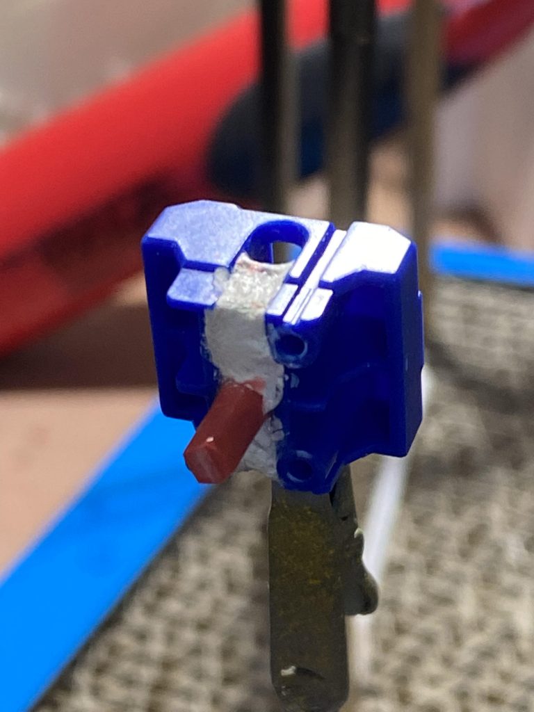 接続用パーツはガーベラテトラ用に改造しています