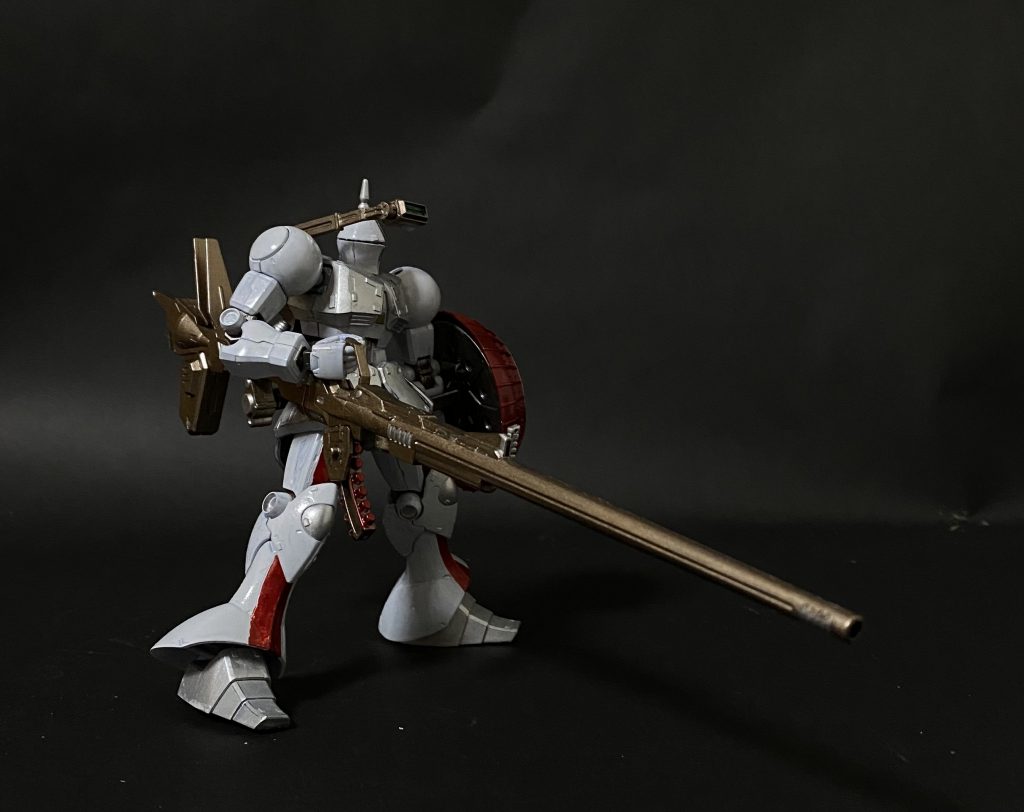 ロングライフルを近接格闘タイプのギャンに付けたら面白いと思いミキシングしました。結構バランスが取れて格好良くなったと思ってます😆