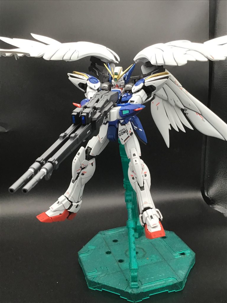 お馴染み「確認する。シェルターシールドは張っているな?シェルターは完璧なんだな?」のシーン。バスターライフルのセンサーはあえて他のセンサー部分と色を変えてみました。