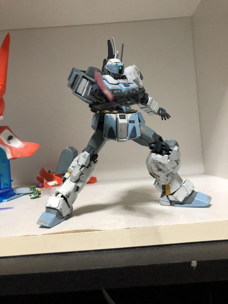 ショートシールドに自作したボックスビームサーベルを装備しています ジェスタのサーベルをプラ版とパテで囲って制作しております