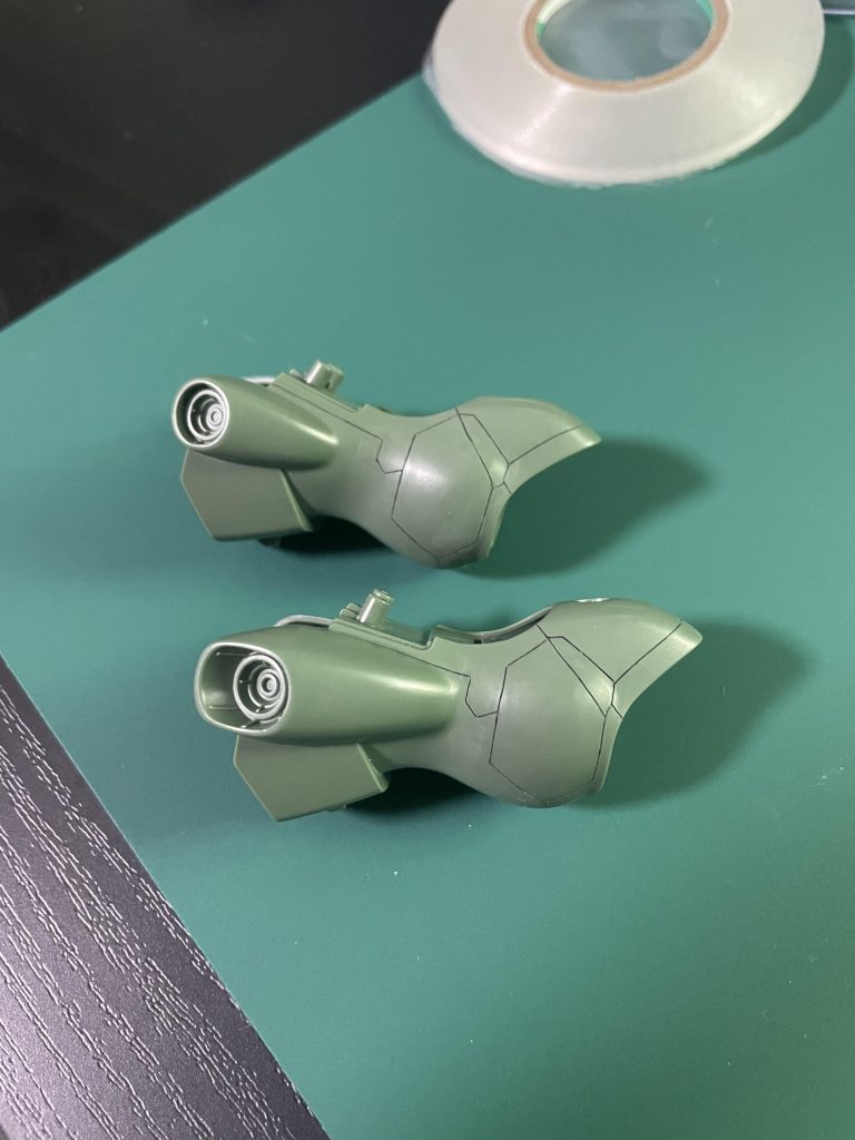 パネルラインによる塗り分けを再現する為各部にスジボリを行っています