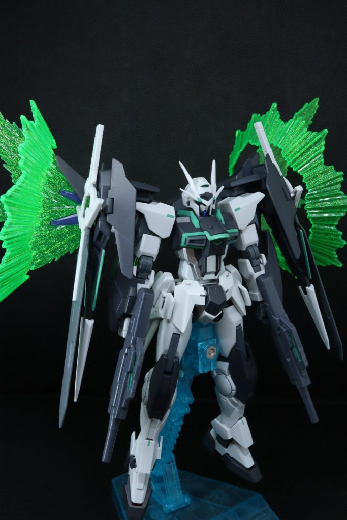 更にメビウスのドライブユニットを装備。より高速戦闘が可能になるが、機体制御が困難になり、もっぱら一点突破用の使い捨て装備。という設定です( ̄▽ ̄)