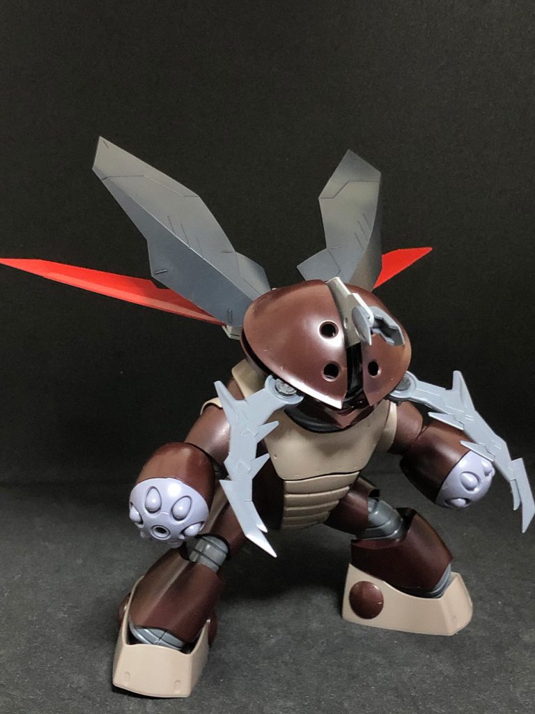 翅決定段階。頭部の角はバンダイの30MM 1/144 エグザビークル(エアファイターVer.)の翼にコトブキヤのM.S.G モデリングサポートグッズ ヘヴィウェポンユニット20 龍装具〈アギト〉のパーツを組み合わせたものを使用。