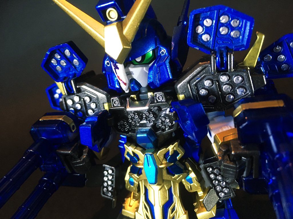 〜〜〜〜〜〜〜〜〜〜〜〜三国創傑伝ではギ・エリアにガンダムW系列の機体が多く参戦しましたが、ヘビーアームズとサンドロックについては演者設定がされておりません。(2020年12月現在)既発売キットでは曹操ウイングガンダム、徐晃ガンダムデスサイズ、張郃アルトロンガンダムと並んでいるため、このラインナップに合わせて前回オリジナル武将・楽進ガンダムサンドロックを製作致しました。続けて今回も同様に、創傑伝本編に未登場の魏の五将軍・于禁をモチーフとして、演者にガンダムヘビーアームズ (EW版)を設定して製作させて頂きました。