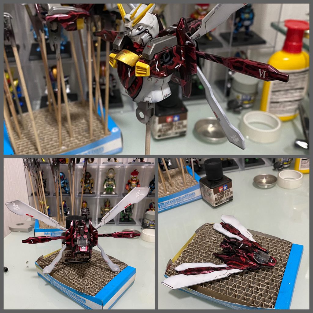 シルバーで炎の模様を筆で描き、クリアレッドで塗装しています。