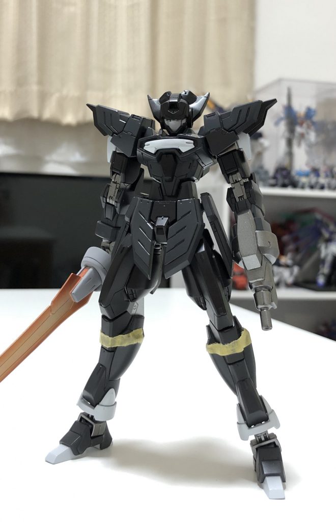 サフ吹いた後肩のディテールの一部を段落ちさせてます。それと設定通りに塗り分けをしました(説明書見ても全身が同じような色で分かりづらかったです笑)が、少し物足りなかったのでオリジナルで更に塗り分けました。↓