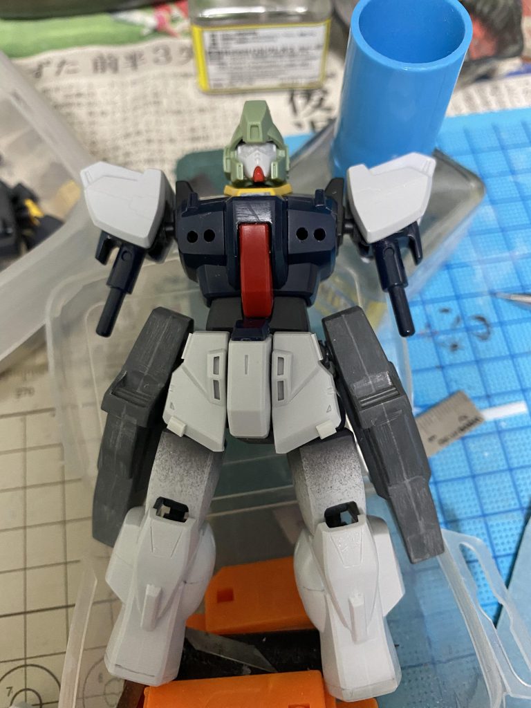 製作時! ガンダムMK-2は旧hguc、合わせ目がたくさんで大変でした。