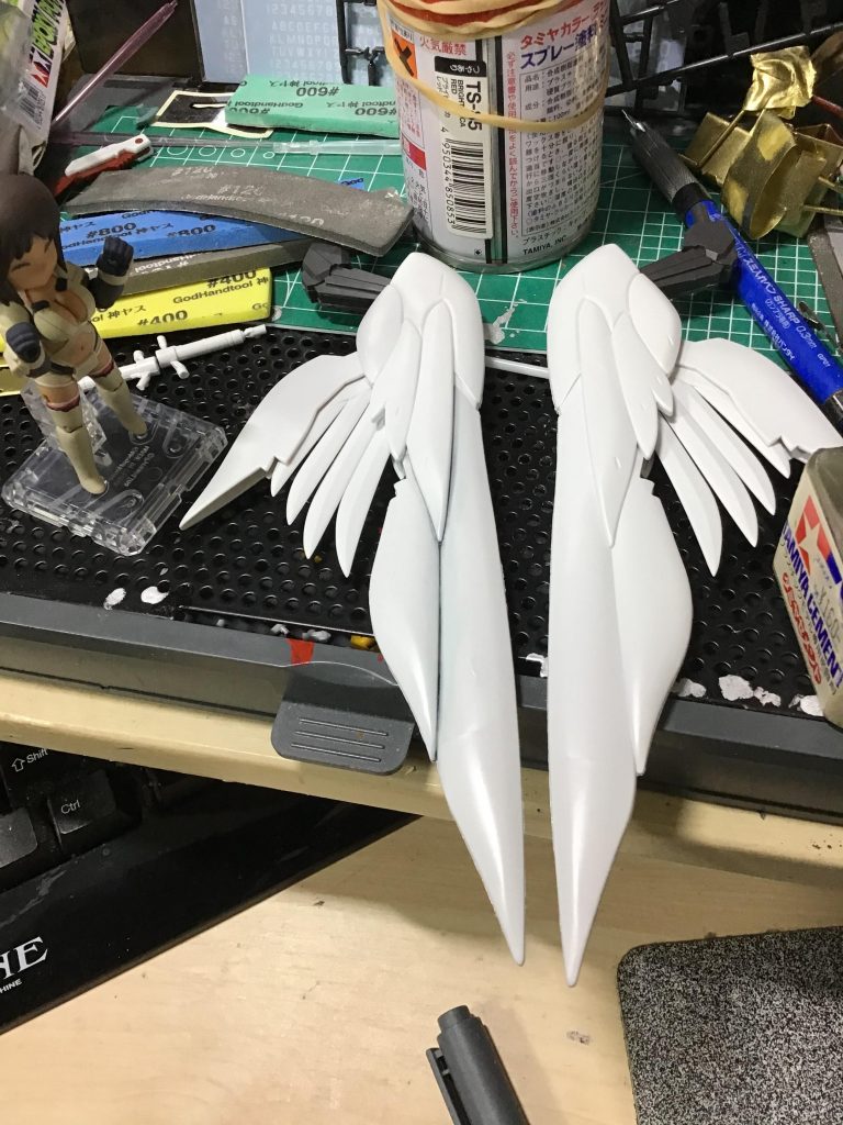 翼は墨入れの時にあえて線をぼかして、立体感がより際立つようにしてます。