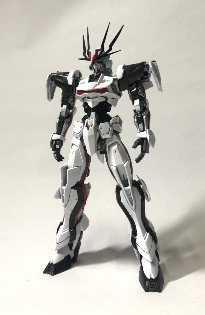 肩や脹脛側面はノーネイムから。胸部ダクトはポリパテを削りました。改修は肩のボールジョイントを縮めた位しかしてませんが腕があまり長くない為両手で大剣を構えるのが難しくなったのでご注意を。