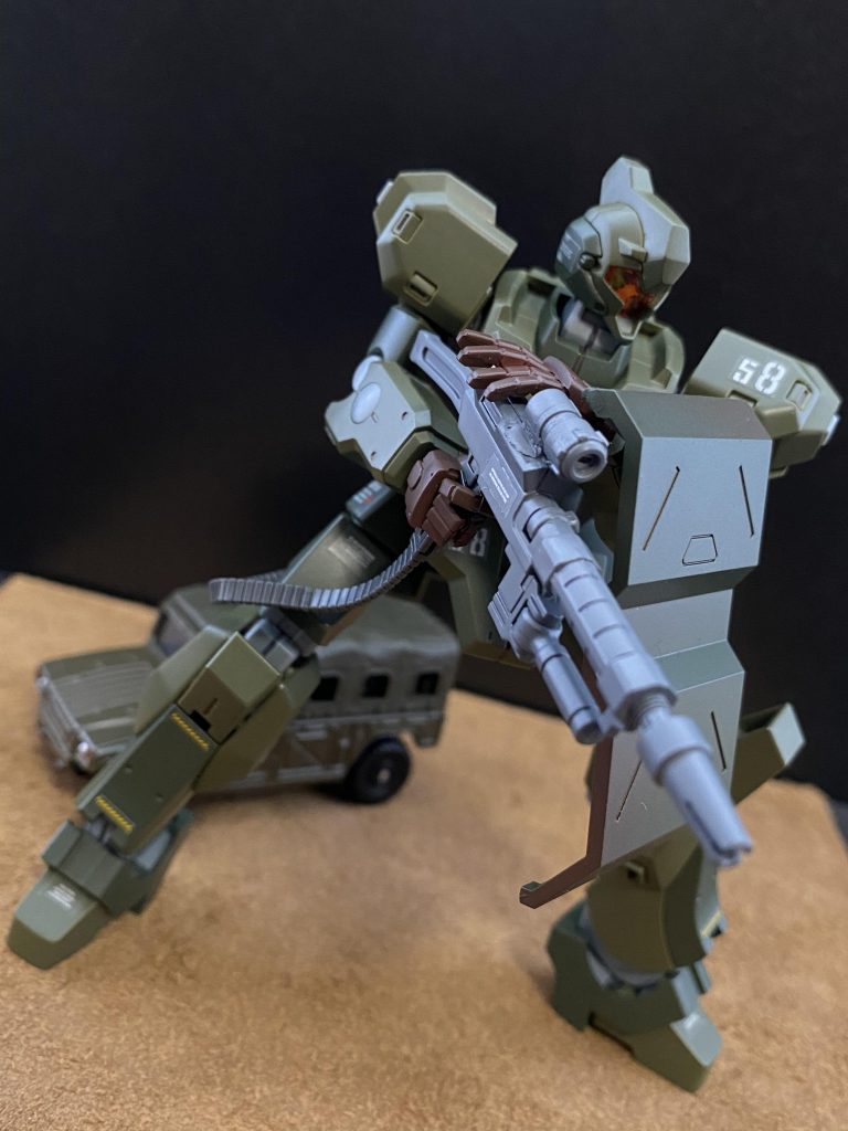 XX式人型装甲戦闘車両用自動砲主に右手に装備される主砲。74式の主砲と同じ51口径105mmライフル砲を、毎分120発で発射する。が、その反動は凄まじくフルオートで発砲しようものならフレームはガタガタ、整備班の皆々様方に物凄い量のお酒を奢らなくてはならないだろう。