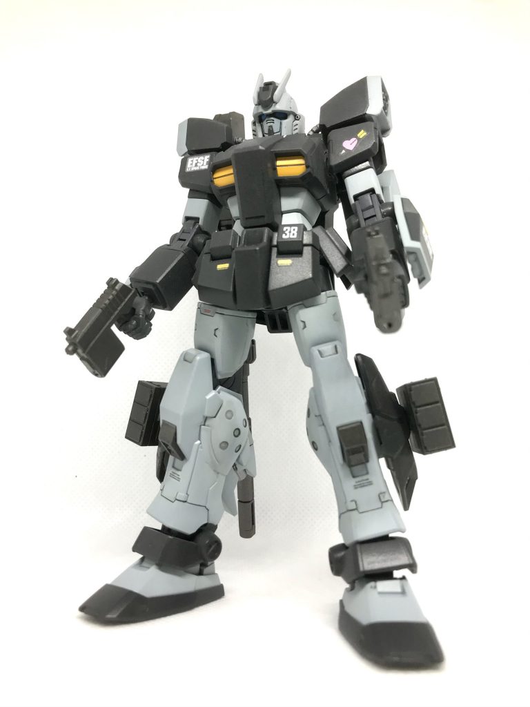 手持ち武器はジムスナイパーk9 から流用。ホルスターも付けようかと思いましたが、ごちゃごちゃしそうでやめました。シールドも陸ガンを考えましたが、シンプルなレッドウォーリアをそのまま使用。下半身はペイルライダー陸戦型のをそのまま使用。