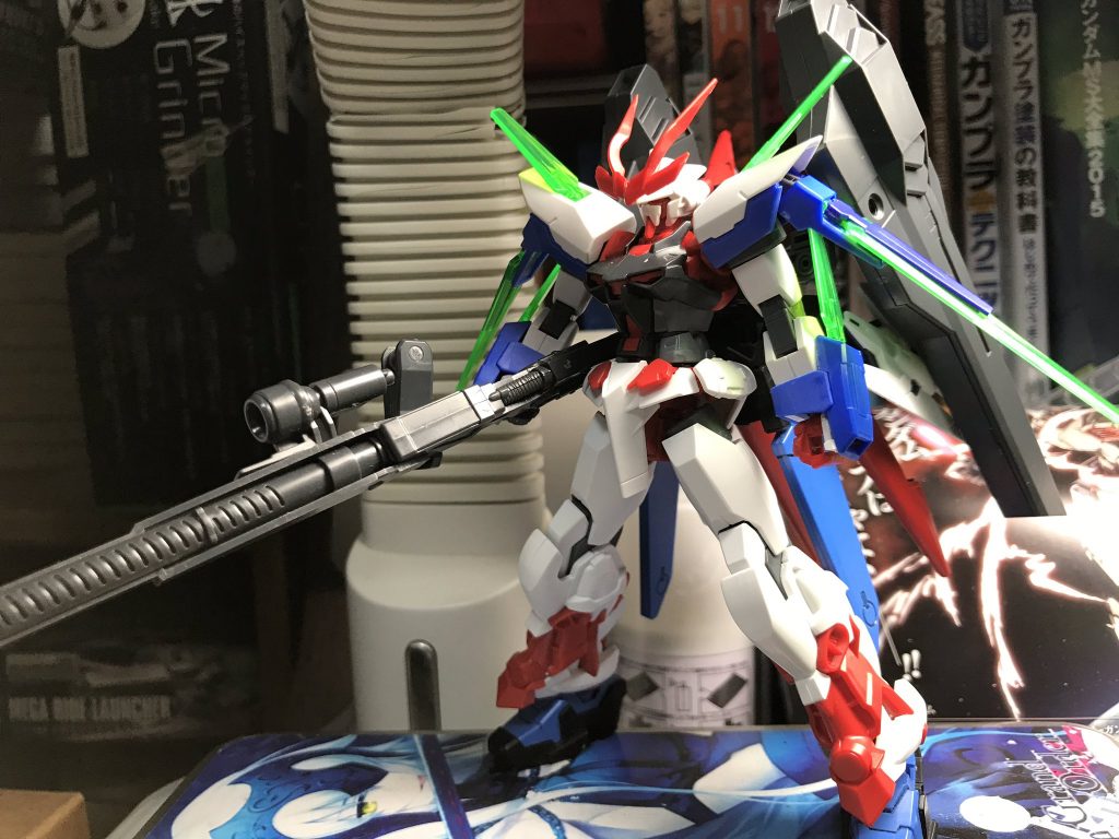 ほぼ決定構想太腿どうにか出来ないか考えていた時に膝の接続がFXと同じと気づき試したところジャストフィット、これ以上ないくらいのベストマッチだったこの時マーズジャケットの背負い物を再現することを思いついた